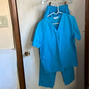 Expo Uniform M blue scrubs NWOT. 39” long legs 44” pit to pit around